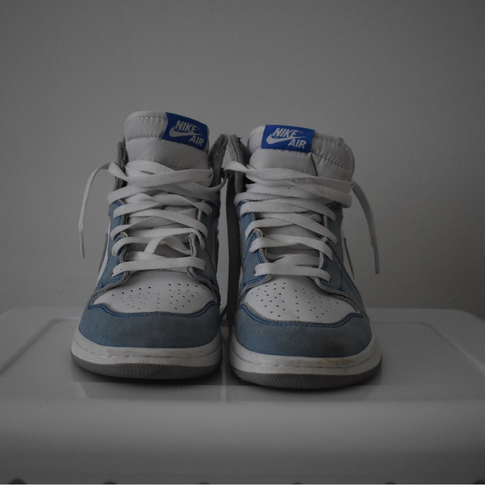 Jordan 1 Hyper Royal